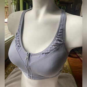 Victoria Secret Women's Gray Sports Bra 34D🌻Beautiful design Like New 💜
